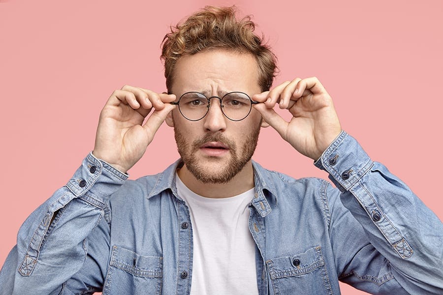 Pourquoi le renouvellement des lunettes peut-il entraîner un changement de correction ?